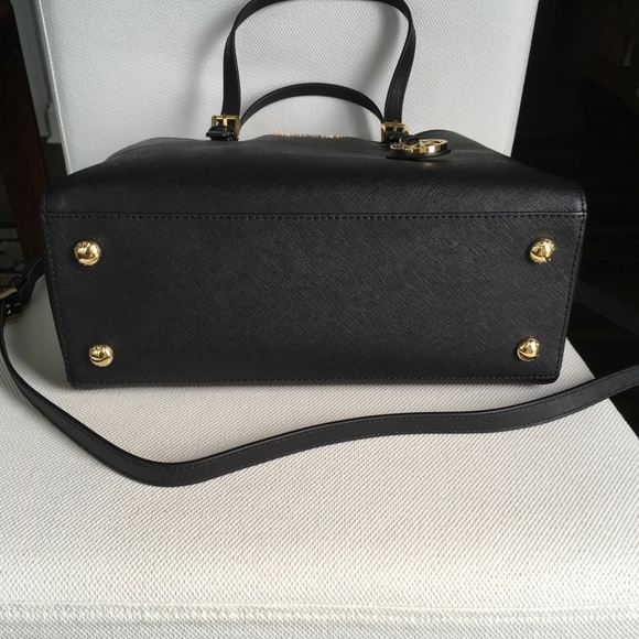 NWT Michael Kors Jet Set Travel Medium Leather EW Tote in Black - Picture 6 of 13